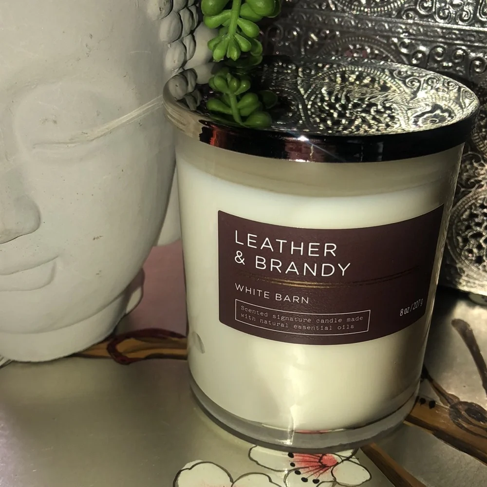 Bath and Bodyworks one wick candle leather and brandy - Picture 2 of 4